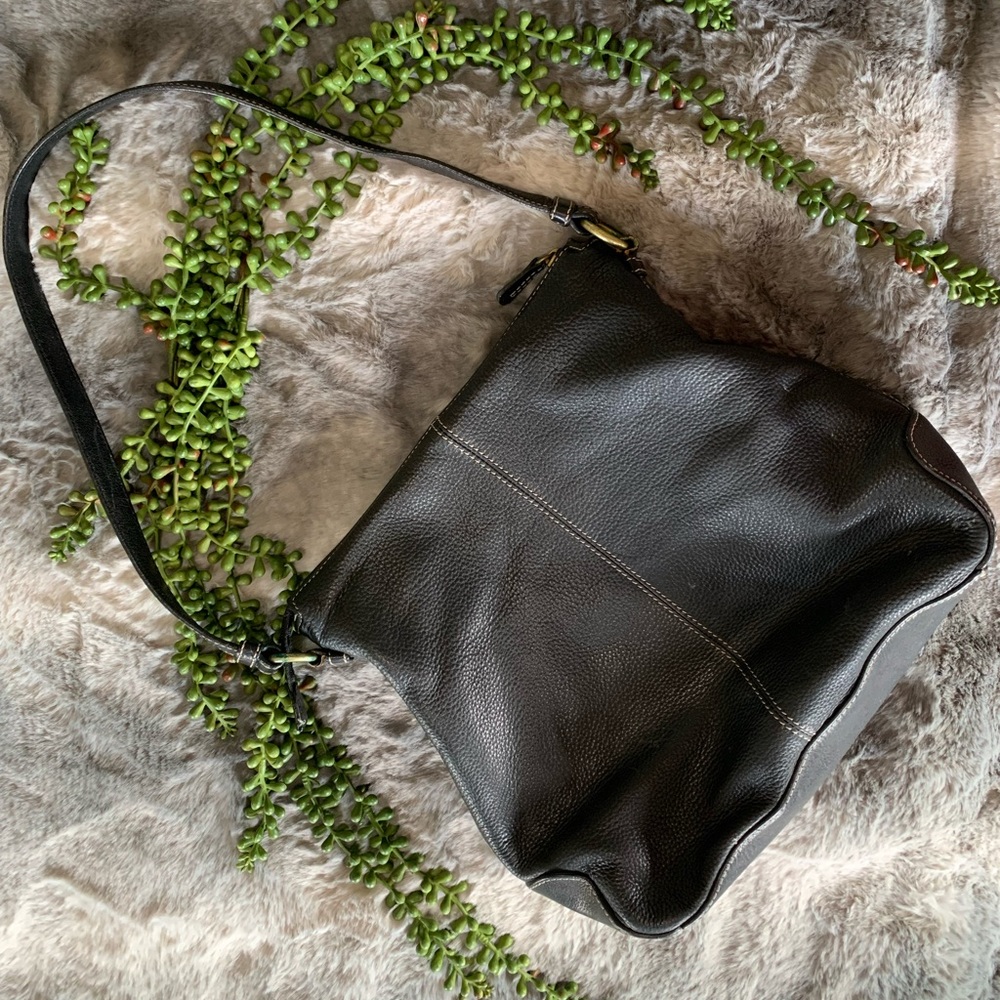 Black leather fossil shoulder bag